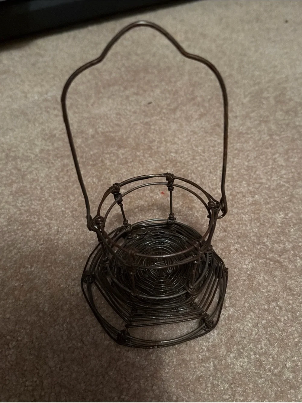 vintage-style rustic French farmhouse garden wire metal basket tote carrier
